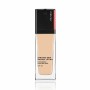 Base per Trucco Fluida Shiseido Synchro Skin Radiant Lifting Nº 220 Linen 30 ml